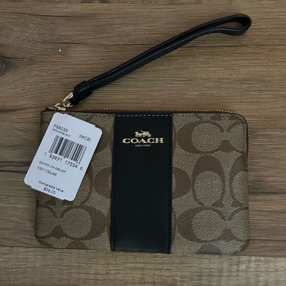 NEW! Coach Wristlet - Picture 2 of 4